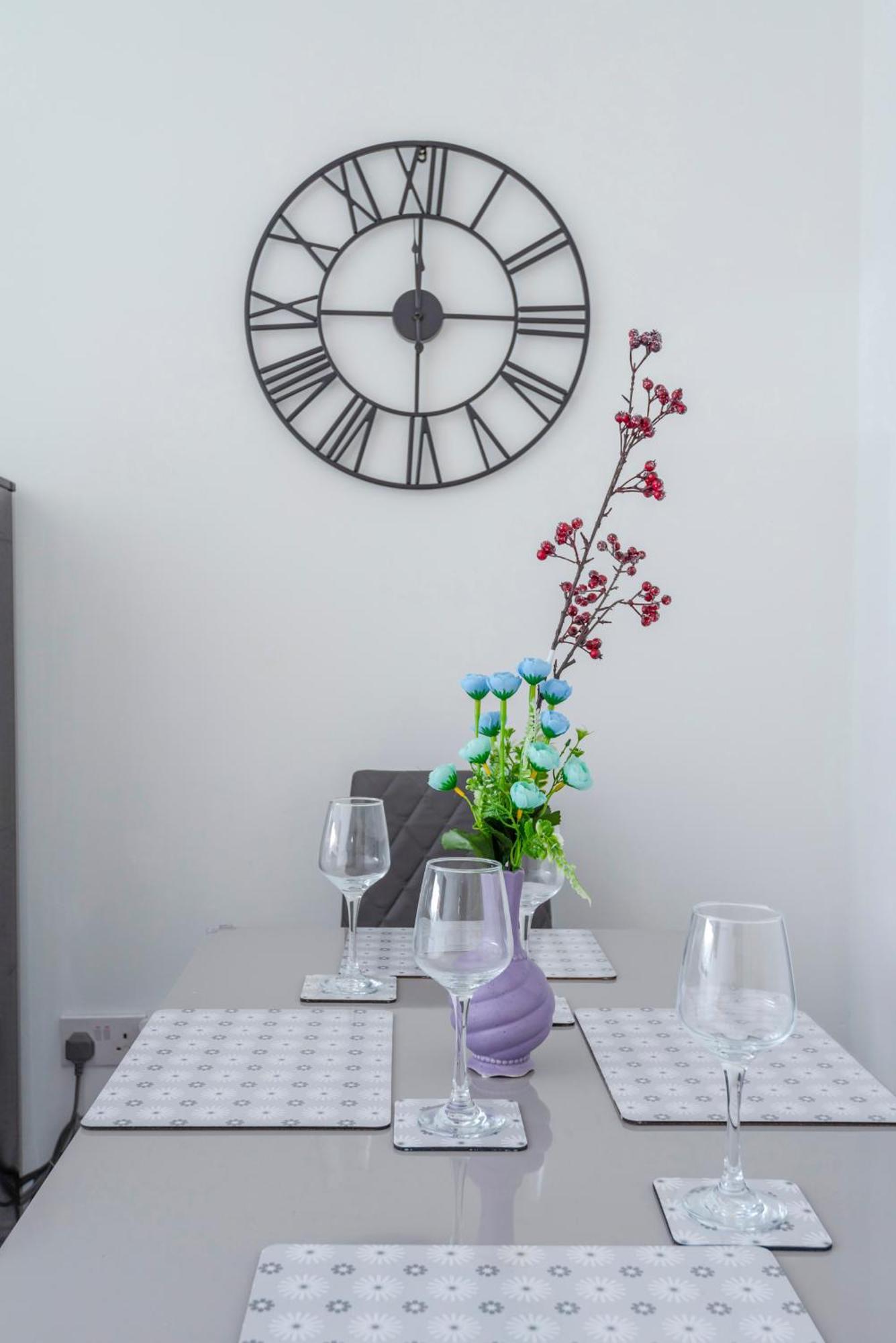 Modern Family Home W/Wi-Fi, Netflix, Self Check-In London Ngoại thất bức ảnh