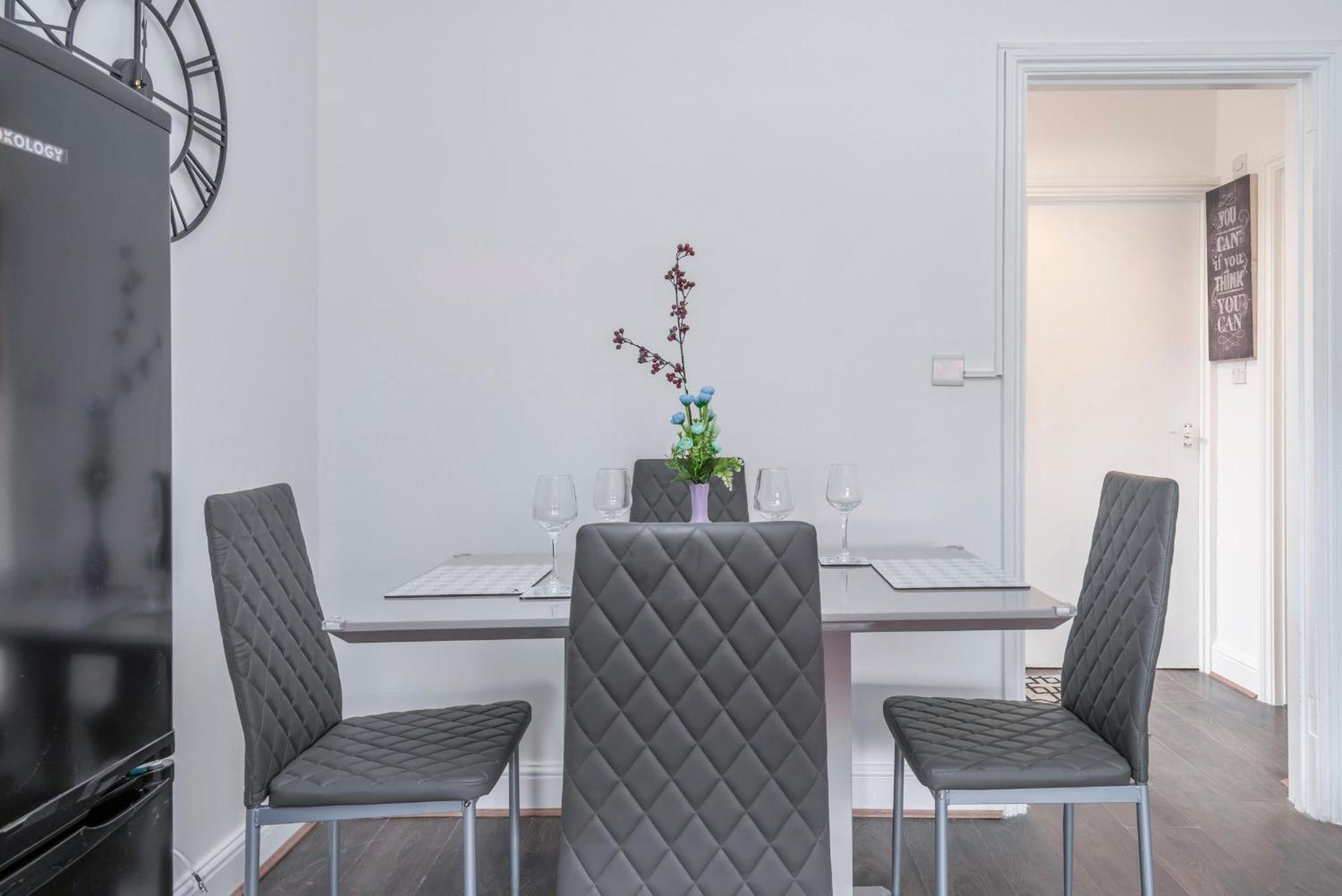 Modern Family Home W/Wi-Fi, Netflix, Self Check-In London Ngoại thất bức ảnh
