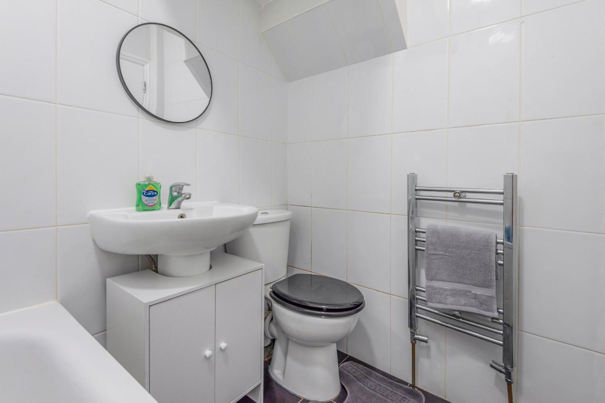Modern Family Home W/Wi-Fi, Netflix, Self Check-In London Ngoại thất bức ảnh