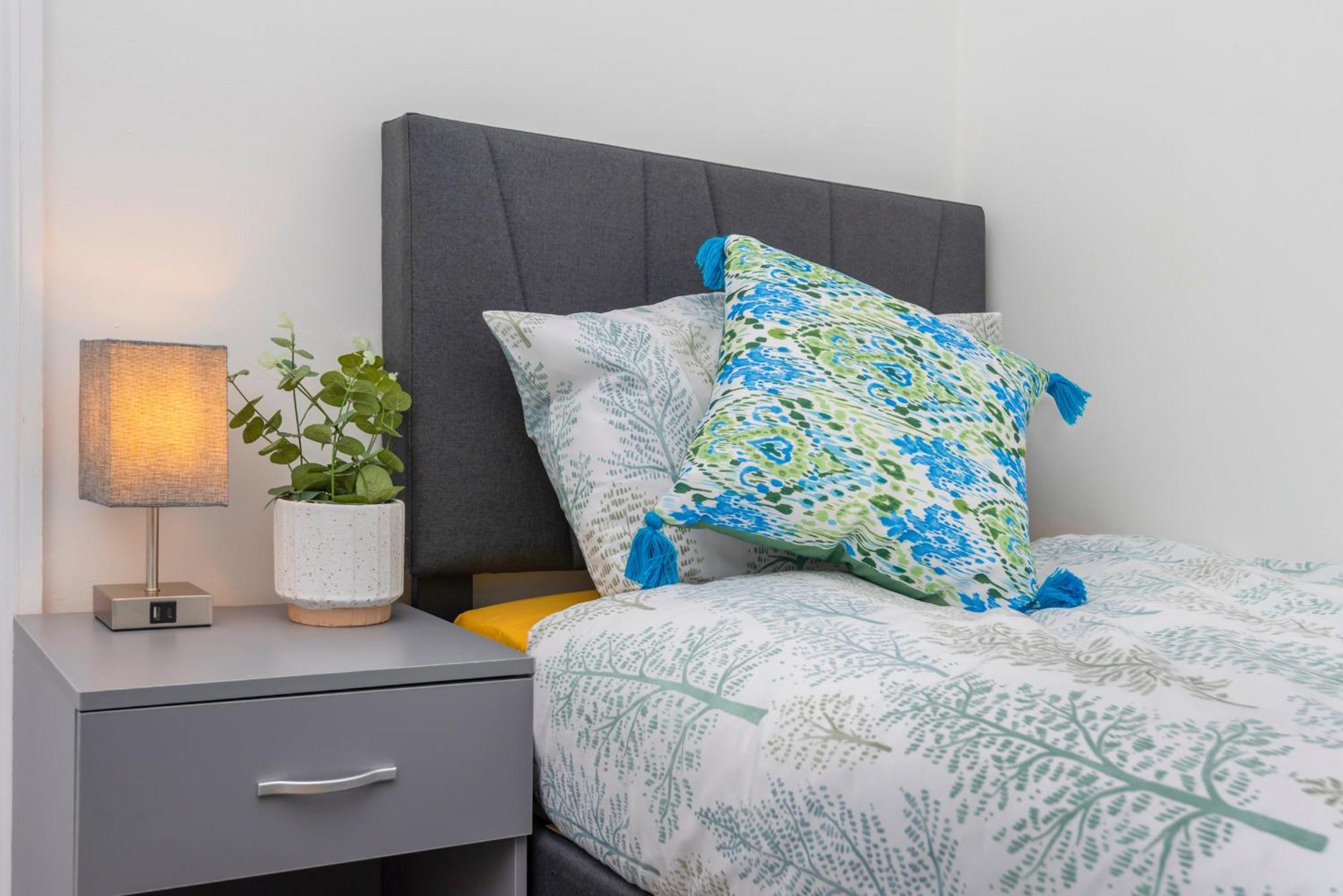 Modern Family Home W/Wi-Fi, Netflix, Self Check-In London Ngoại thất bức ảnh